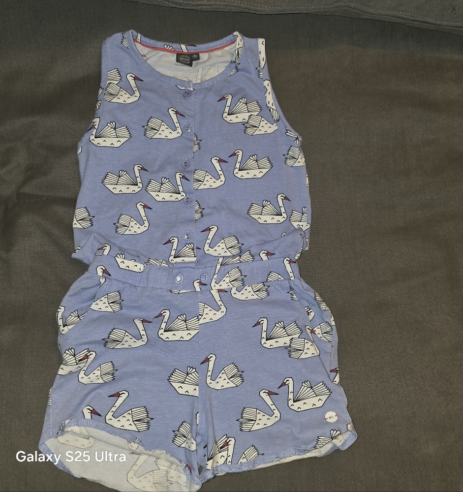 49 Babyface Blue and White Patterned Garment